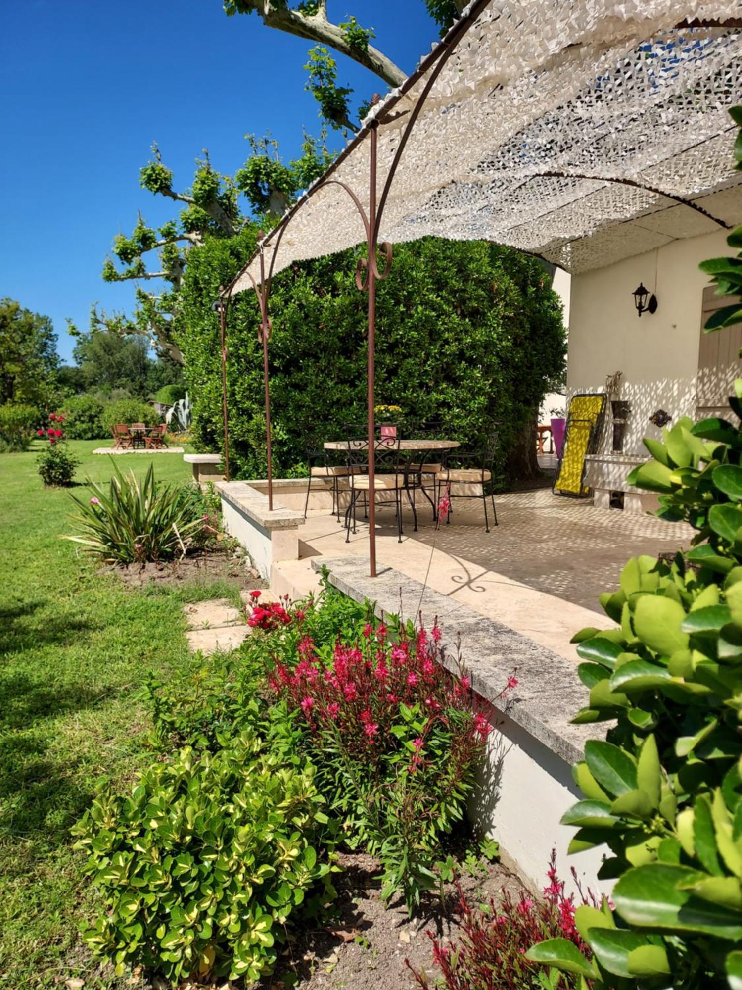 La Bastide Des Amouriers Caumont-sur-Durance Exteriör bild