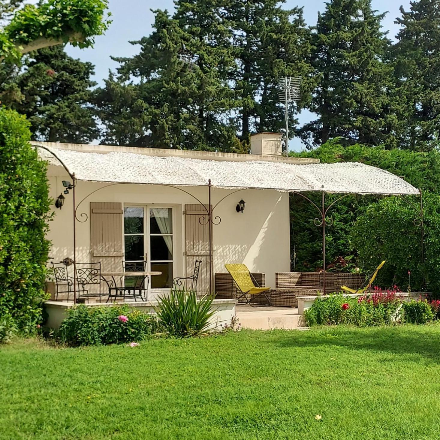 La Bastide Des Amouriers Caumont-sur-Durance Exteriör bild