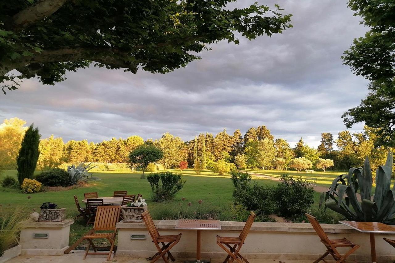 La Bastide Des Amouriers Caumont-sur-Durance Exteriör bild