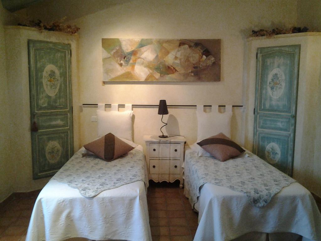 La Bastide Des Amouriers Caumont-sur-Durance Exteriör bild